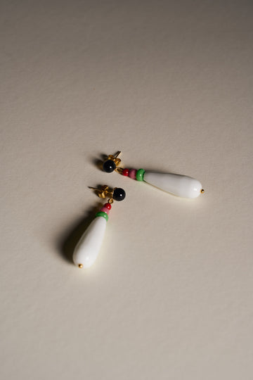 Stud Earrings With Onyx and Agate